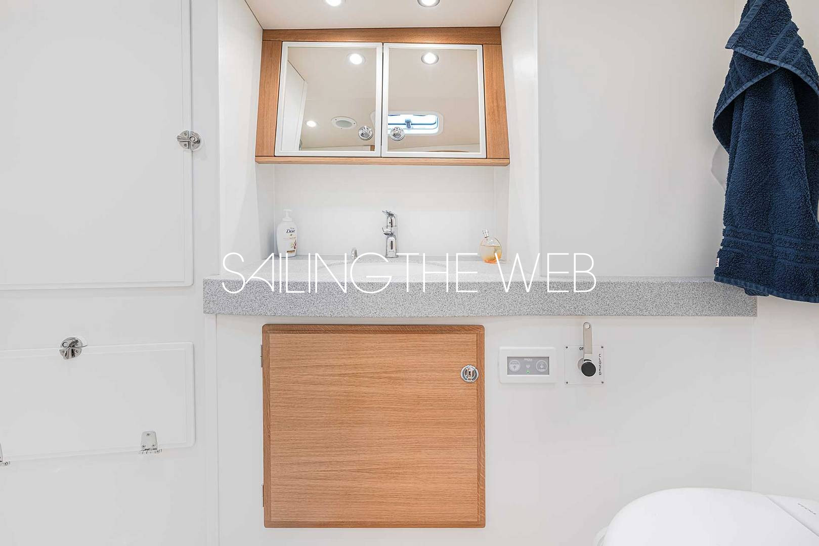 Hallberg rassy 50 Fore bathroom 2 Hallberg rassy 50 Fore bathroom 2
